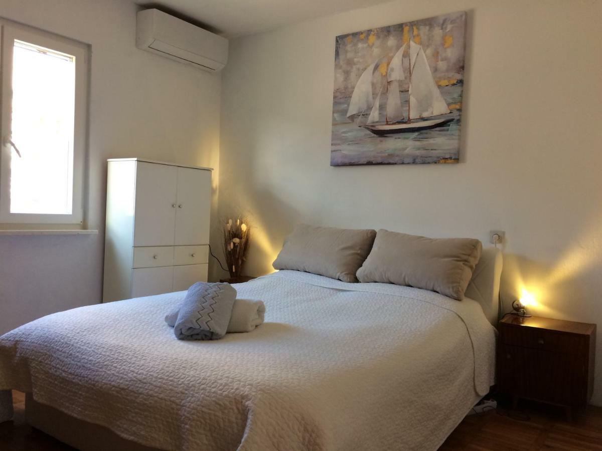 Apartment Marina Komiža Eksteriør billede